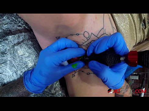 ❤️ Extremt tatuerade snyggingen Sully Savage fick en tatuering på sin klitoris ❌ Super porr at us sv.porn-list.ru